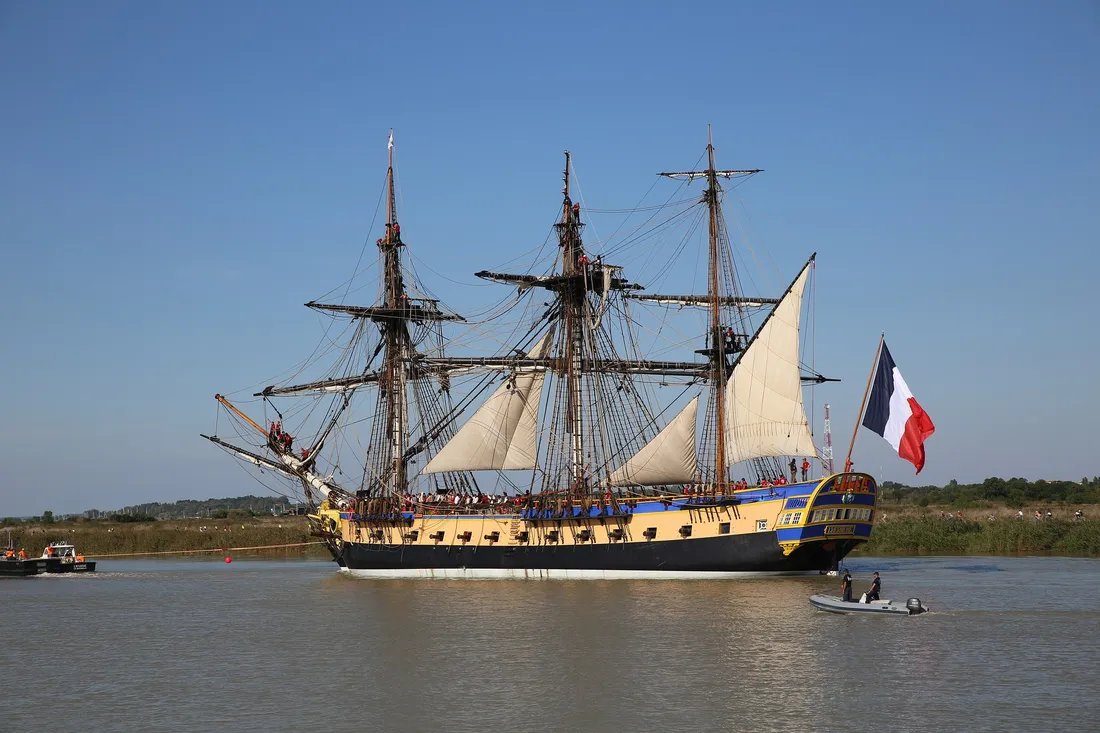 L'Hermione est une réplique d'une frégate du XVIIIe siècle.