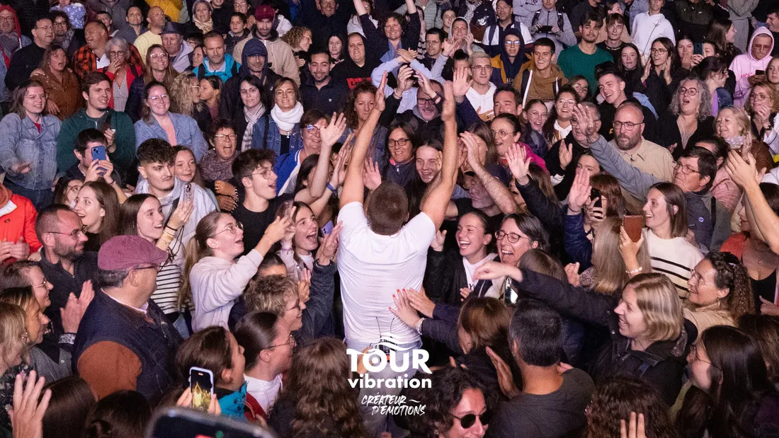 Hervé dans la foule du Tour Vibration 2024 à Sorigny