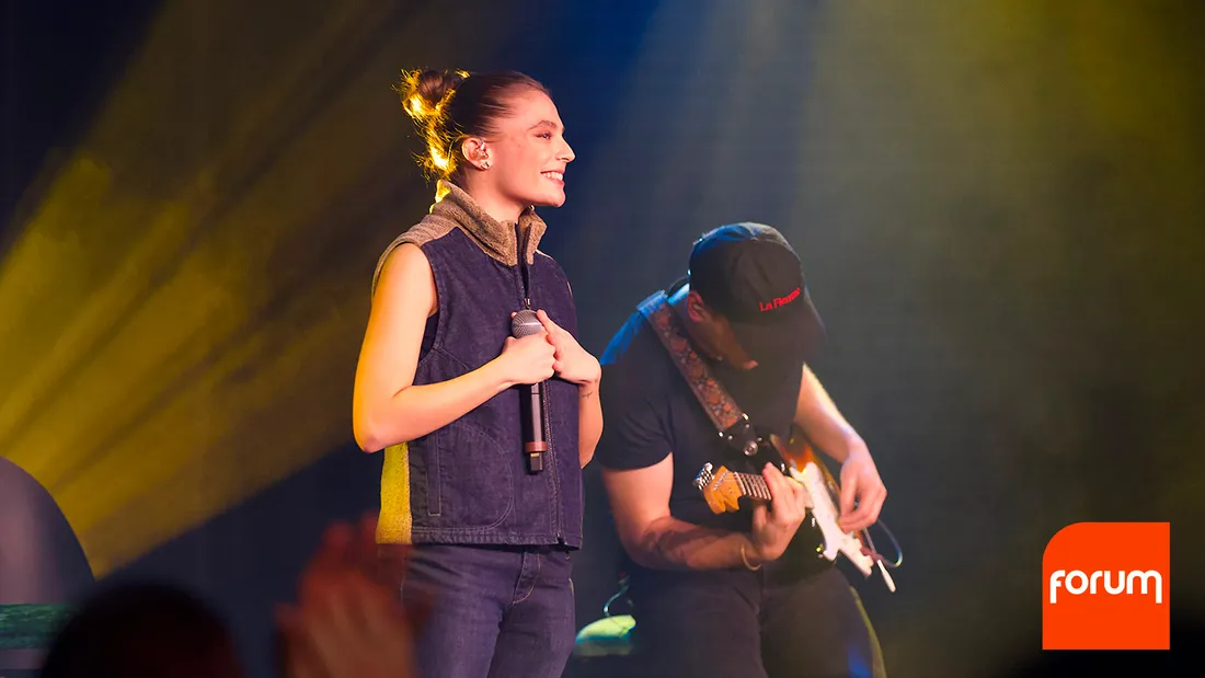 Maëlle sur la scène du Casino Partouche La Roche-Posay
