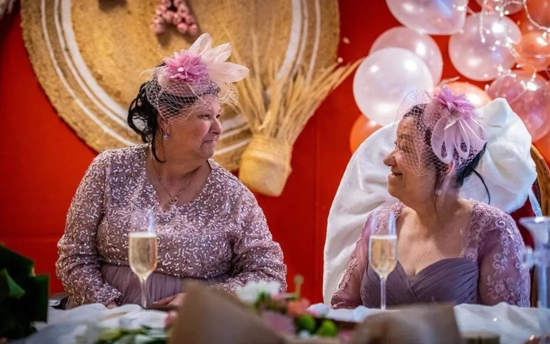Après 47 années d'amour caché, deux résidentes d'un Ehpad se marient à l'âge de 72 ans (vidéo)