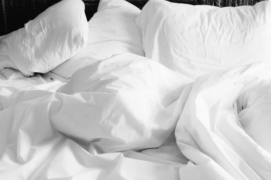 Job de rêve : et si vous étiez payé.e pour dormir et tester des matelas ?