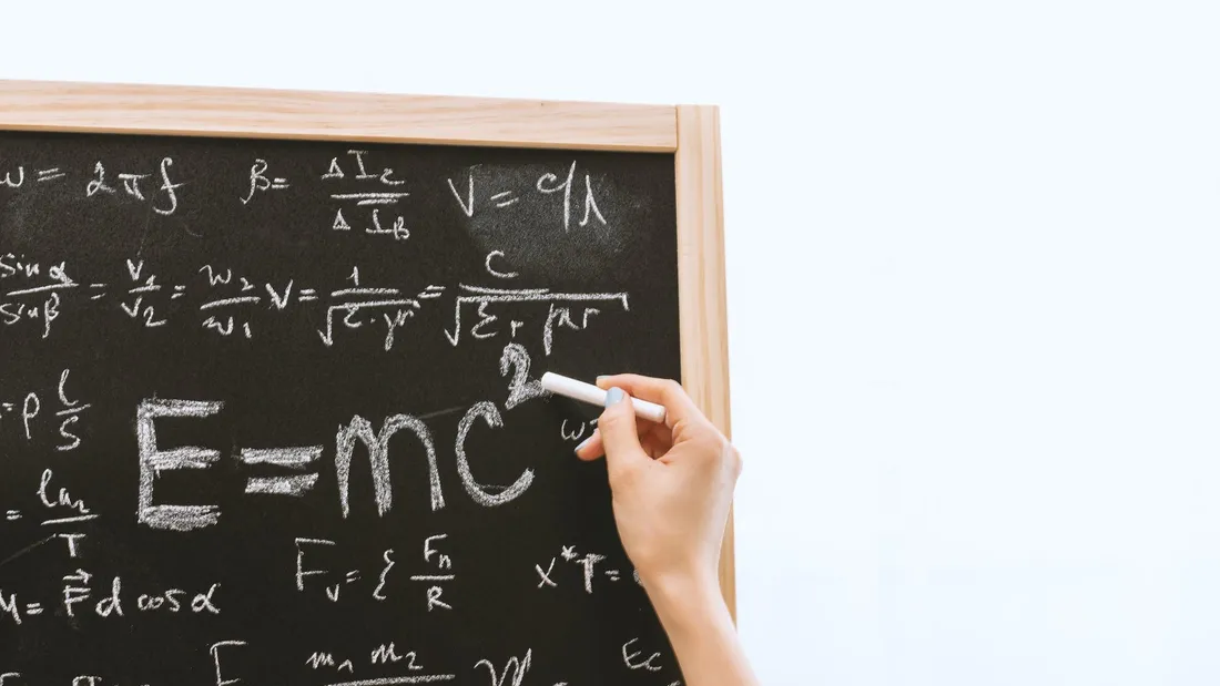 Un jeune britannique surpasse Albert Einstein au test de QI