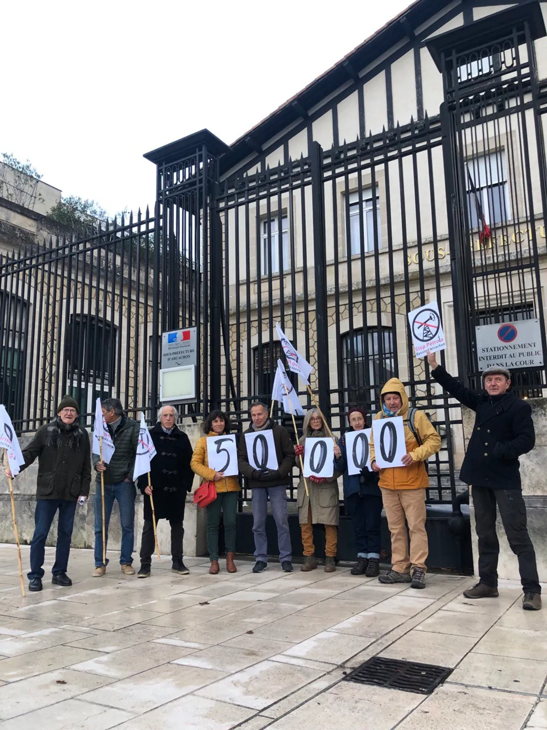 La mobilisation du collectif Stop Pétrole Bassin d'Arcachon à Arcachon