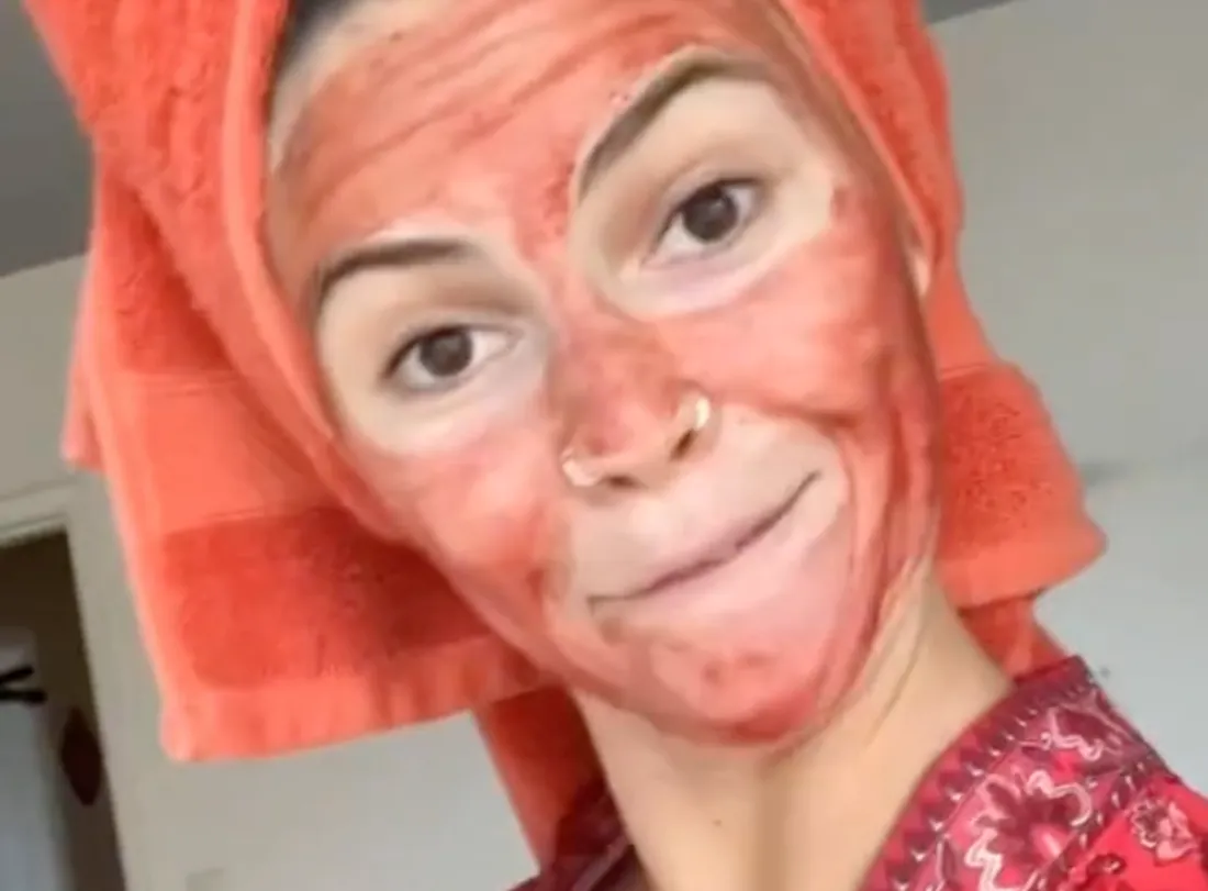 Utiliser le sang des règles en guise de masque pour le visage ? La tendance qui secoue la toile !