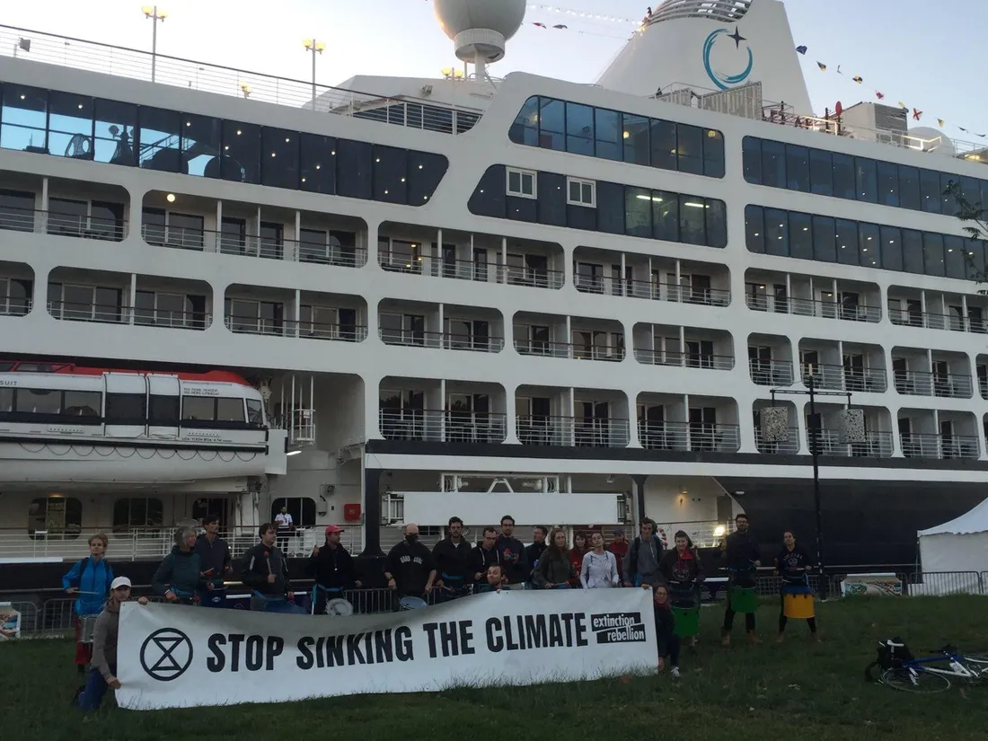 Des militants Extinction Rebellion se sont réveillés tôt