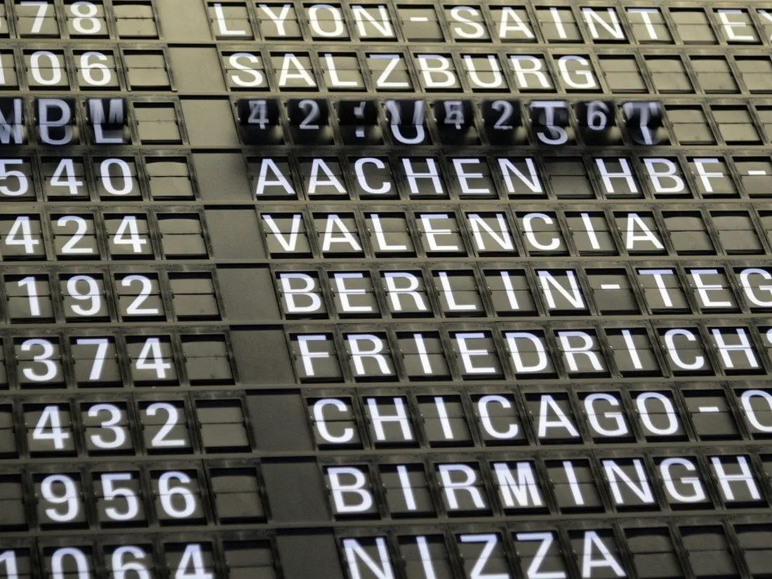 tableau d'affichage aéroport voyage