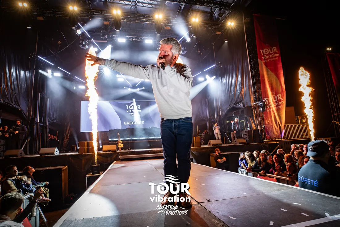 Grégoire sur la scène du Tour Vibration 2024 à Châteauroux