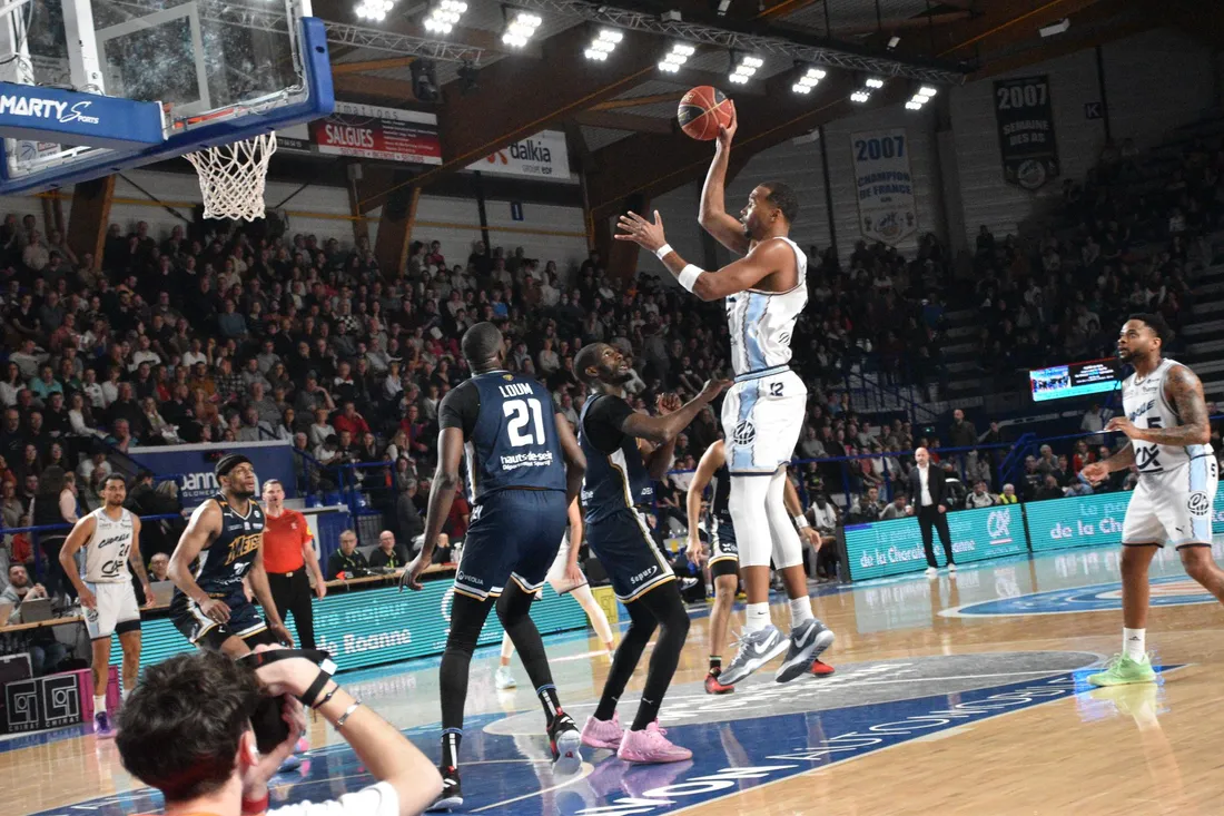 Basket : Yannis Morin lors de Chorale - Metropolitans 92 (105-93)