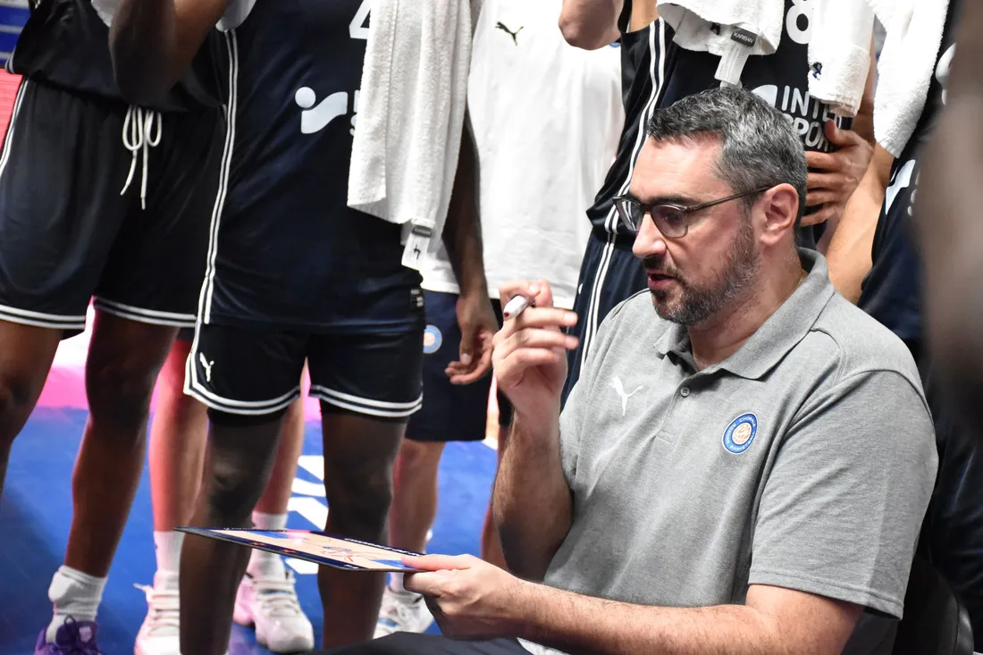 Basket : Thomas Andrieux lors d'un temps mort