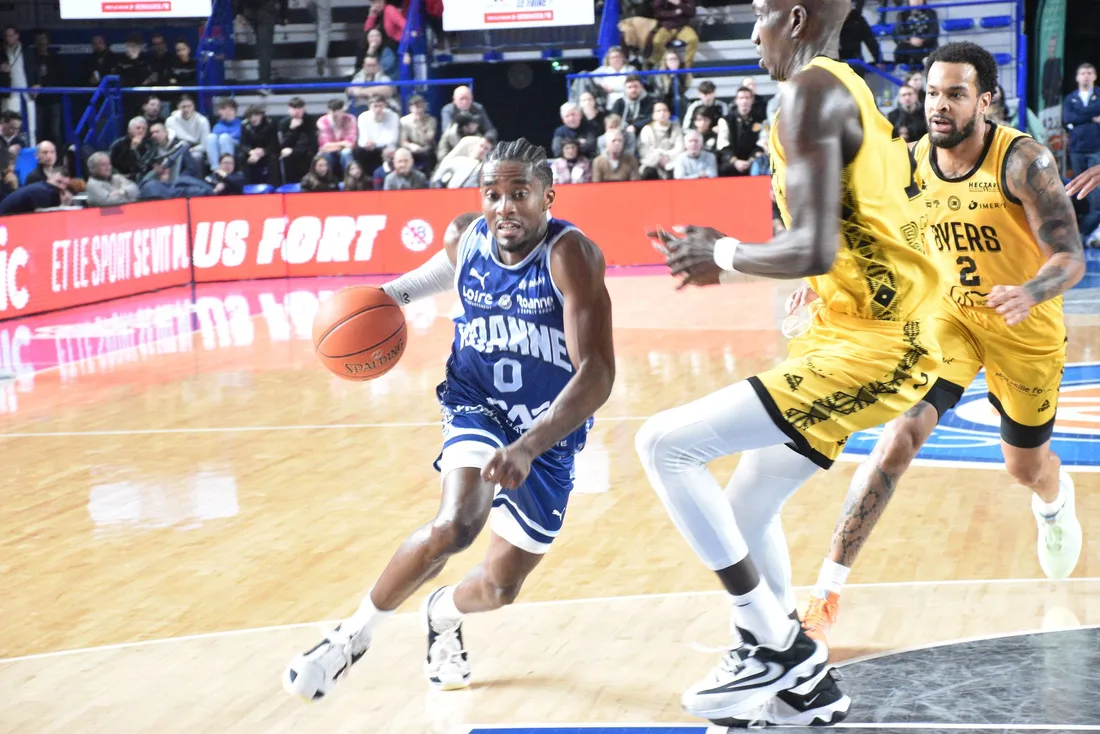 Basket : Michael Oguine lors de Chorale - Fos Provence