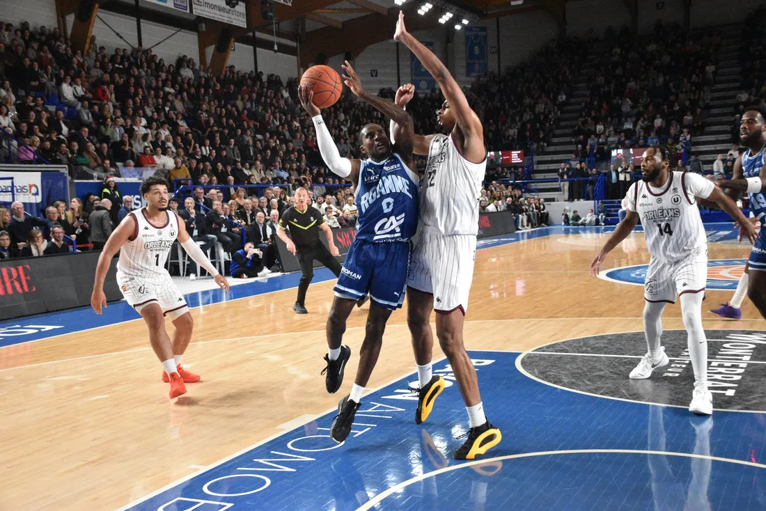 Basket : Michael Oguine admirable d'agressivité des deux côtés du parquet