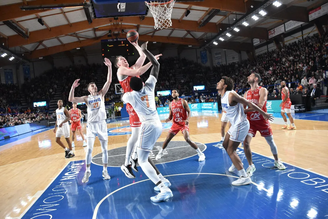 Basket : Markusson lors de Chorale - Poitiers