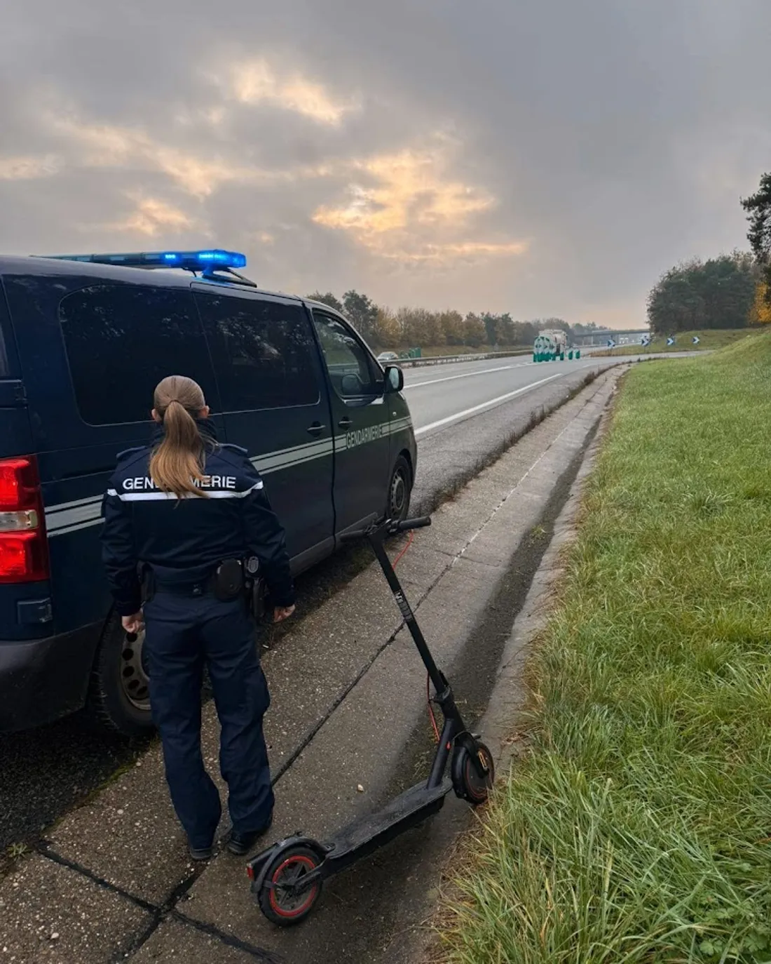 La trottinette interceptée sur l'autoroute. 