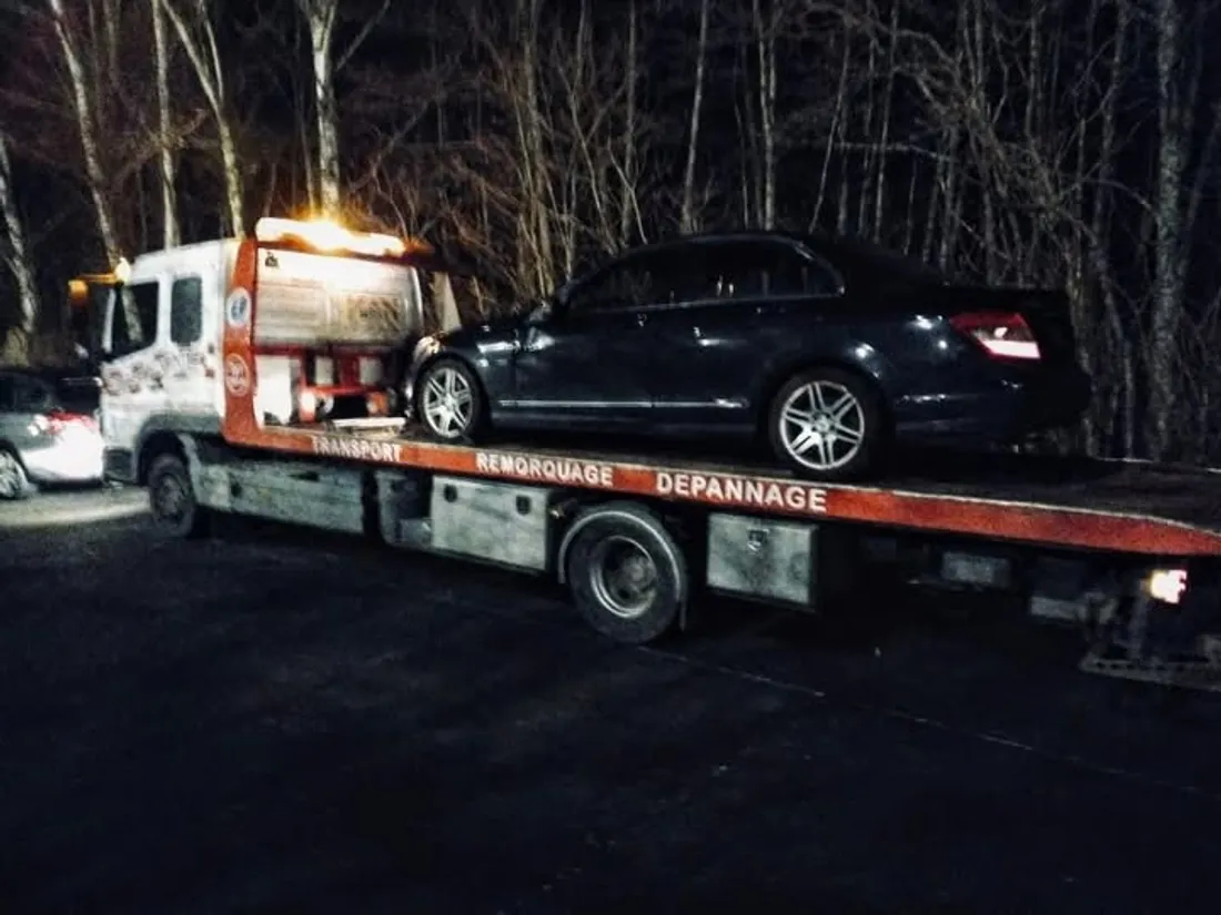 La voiture mise en fourrière.