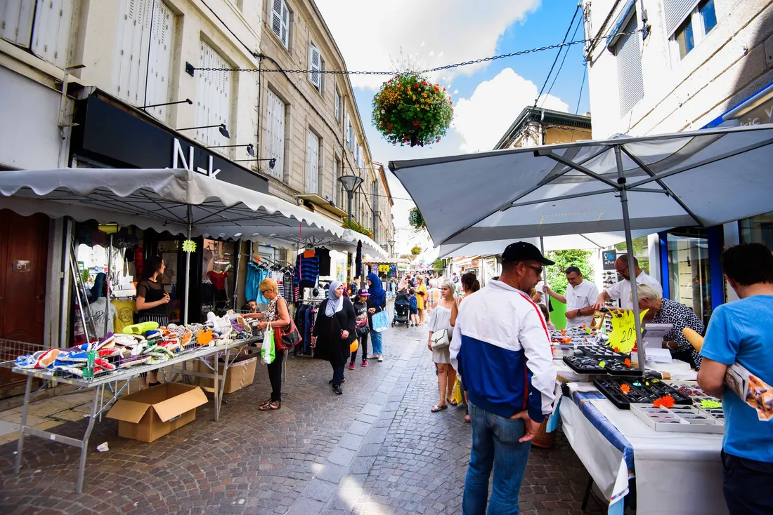 La braderie de Printemps de Saint-Chamond a lieu tout le week-end. 