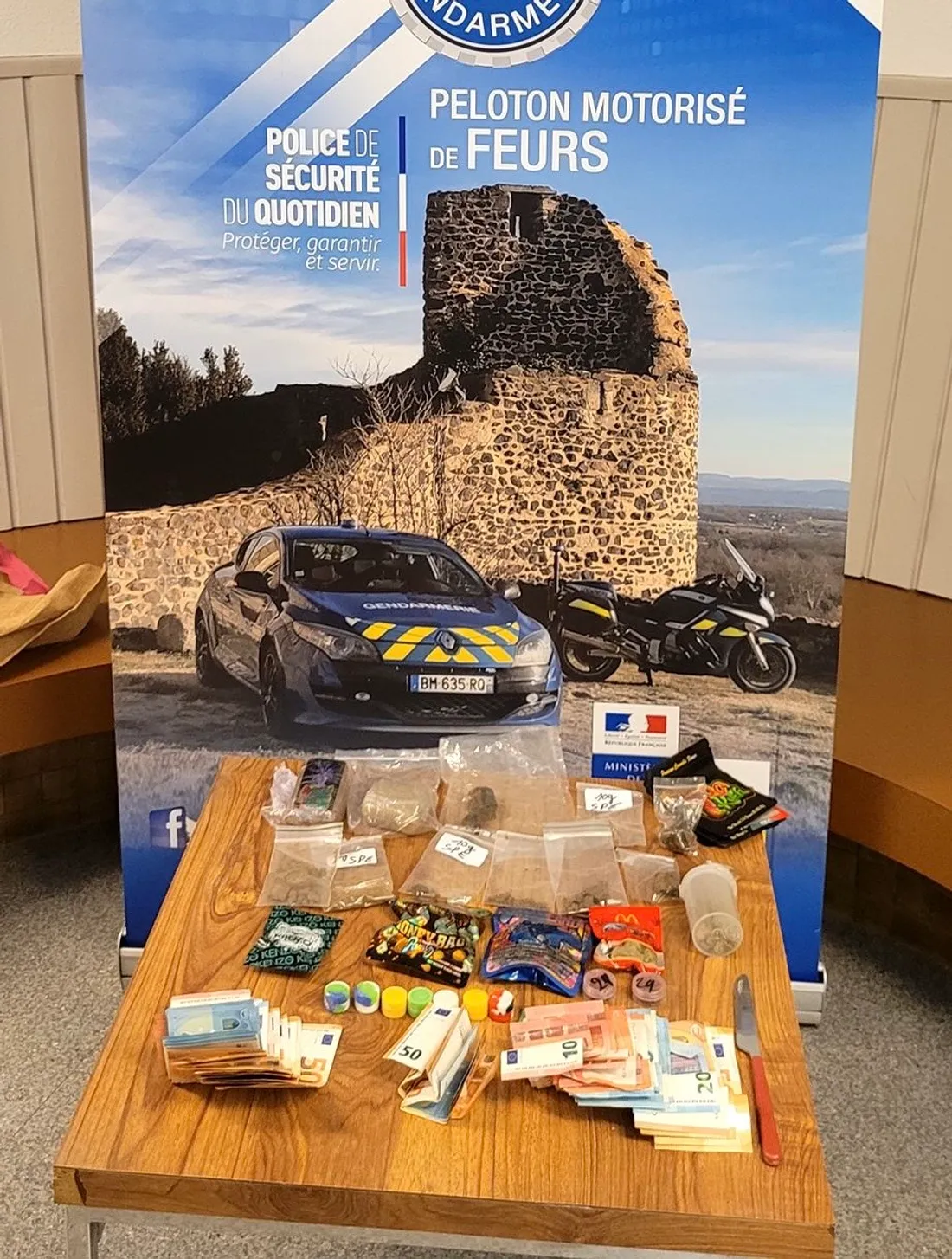 Le résultat après la fouille de la voiture de l'étudiante et une perquisition à son domicile.