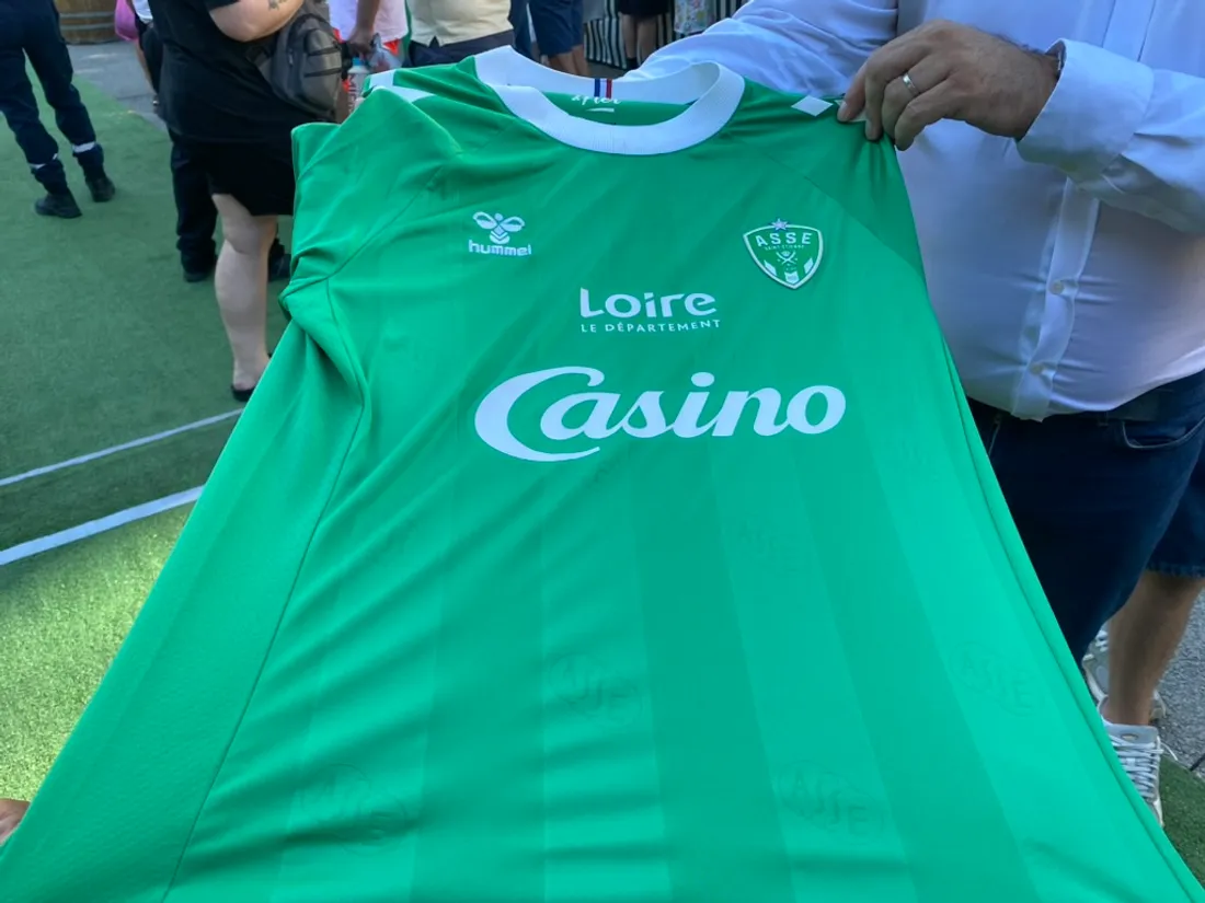 Comptez 89,85 euros (taille adulte) pour vous offrir le maillot