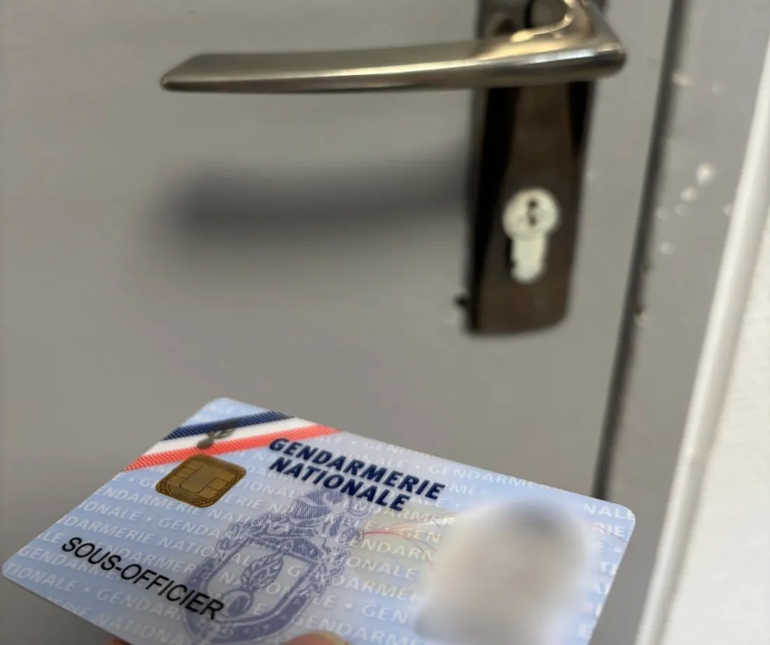 La gendarmerie rappelle qu'il ne faut pas laisser entrer quelqu’un sans carte professionnelle.