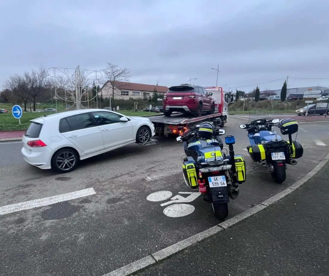 Deux véhicules ont été placés en fourrière. 