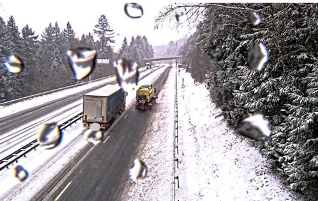 Pour rappel, il ne faut pas doubler un chasse-neige. 