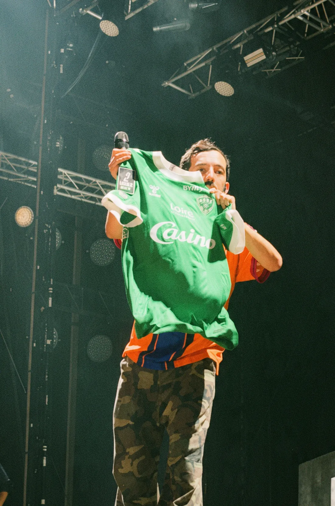 Bigflo avec le maillot des Verts. 