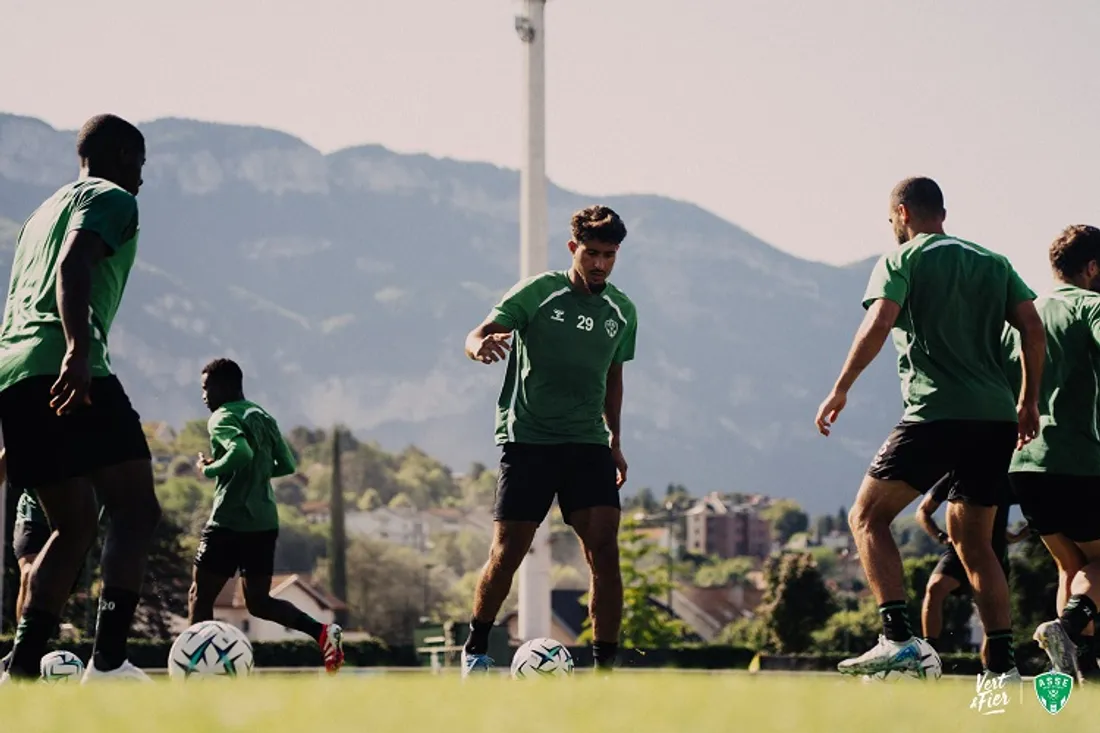 Après 5 jours à Aix-les-Bains, les joueurs de l'ASS rentrent à Saint-Etienne plus tôt que prévu !