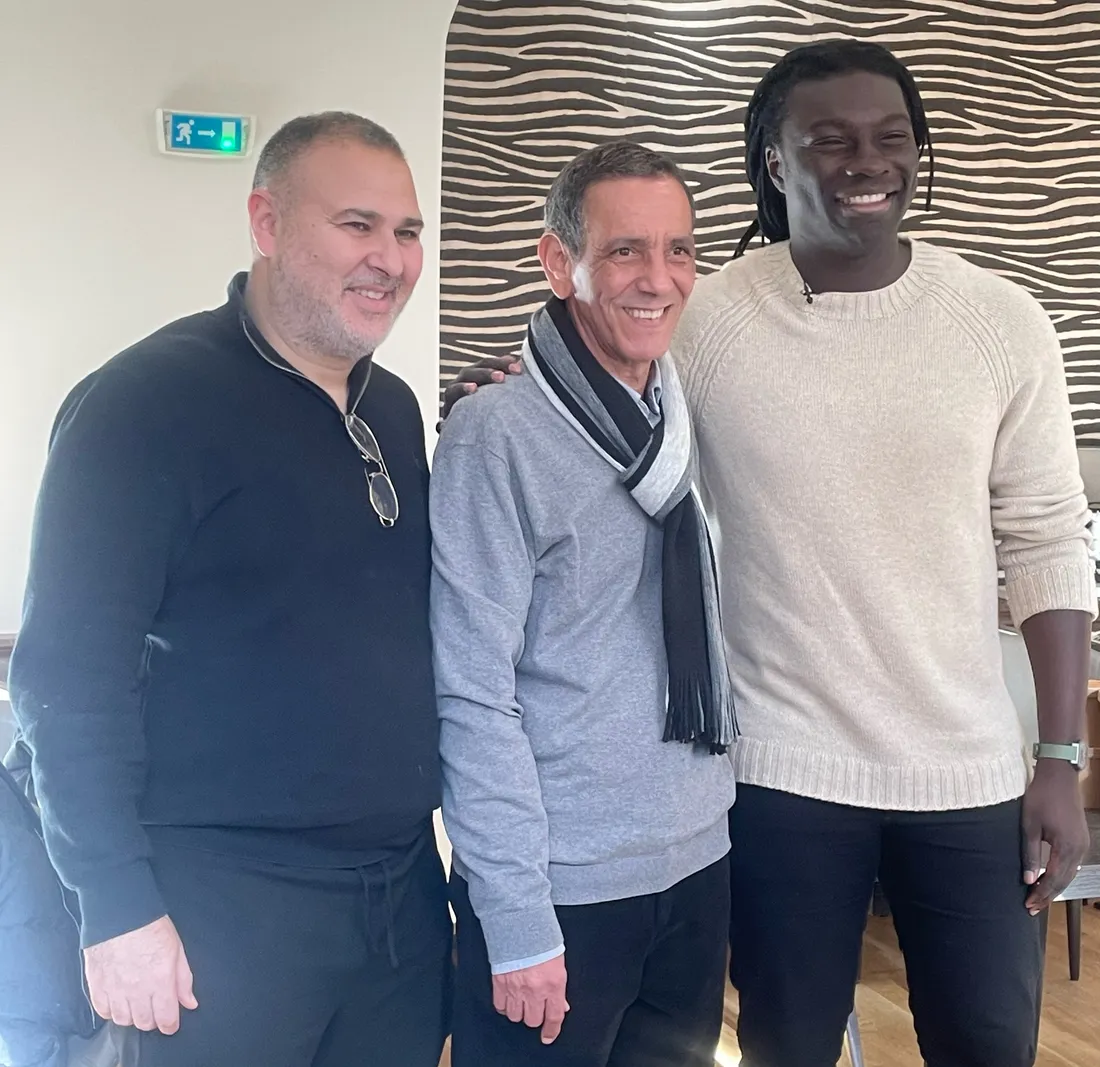 Bafé Gomis et Abdel Foughali supervise cette opération offre 125 repas chaque lundi