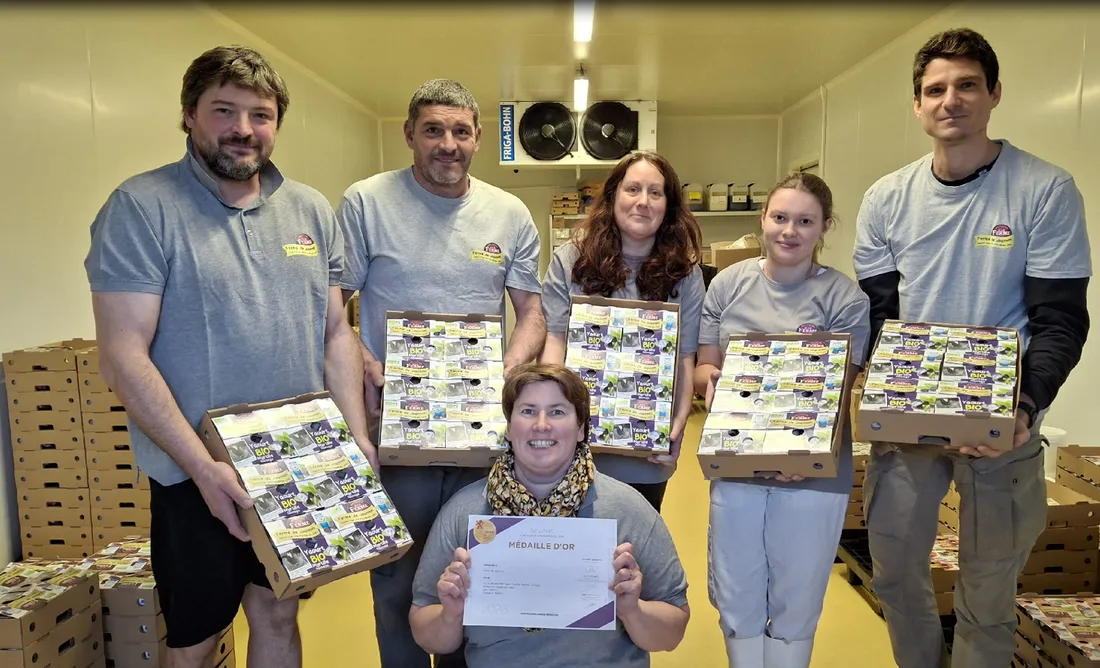 Ils ont ramené la médaille à la maison. 