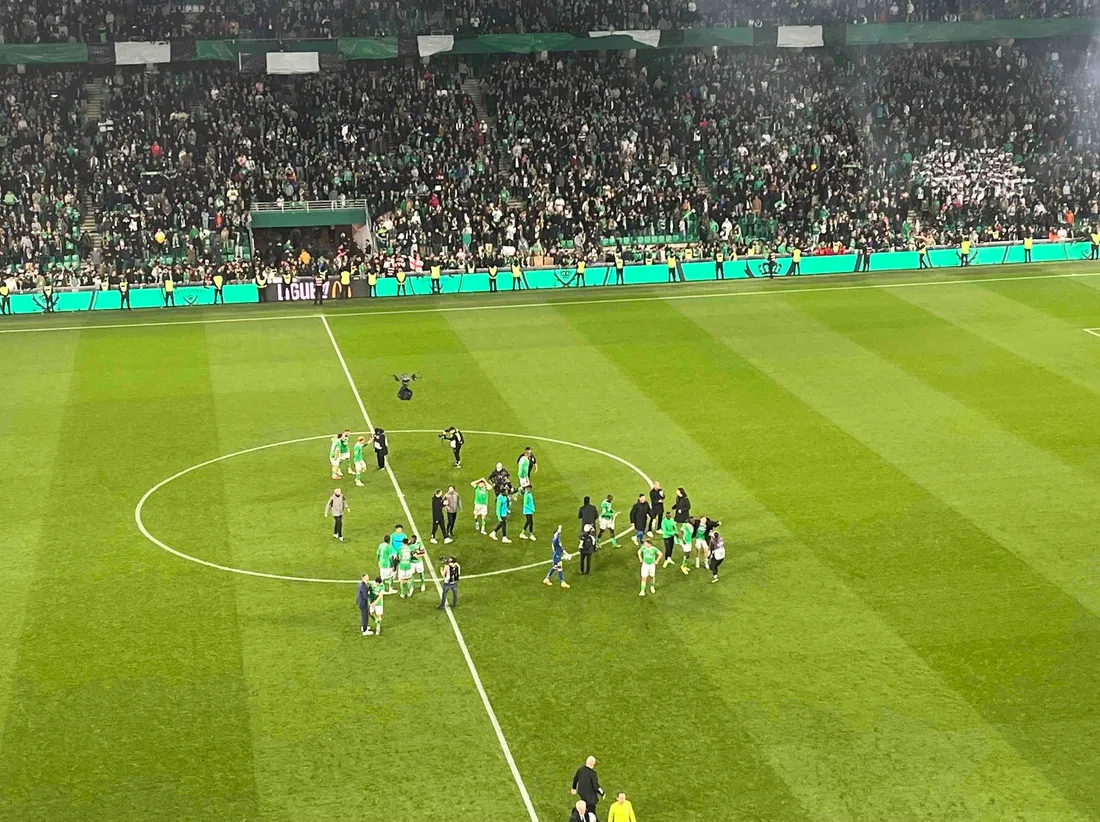 Les Verts ont remporté un Derby irrationnel, ce dimanche soir, dans le Chaudron (2-1).