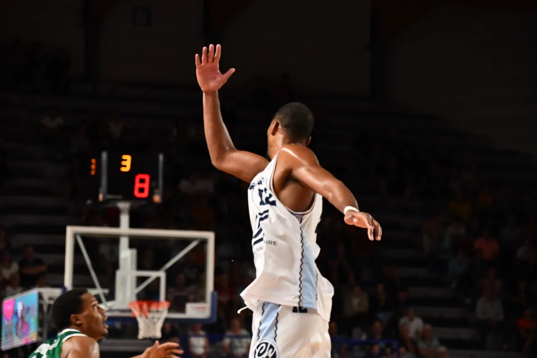 Basket : Morin lors de Chorale - Blois (83-81)