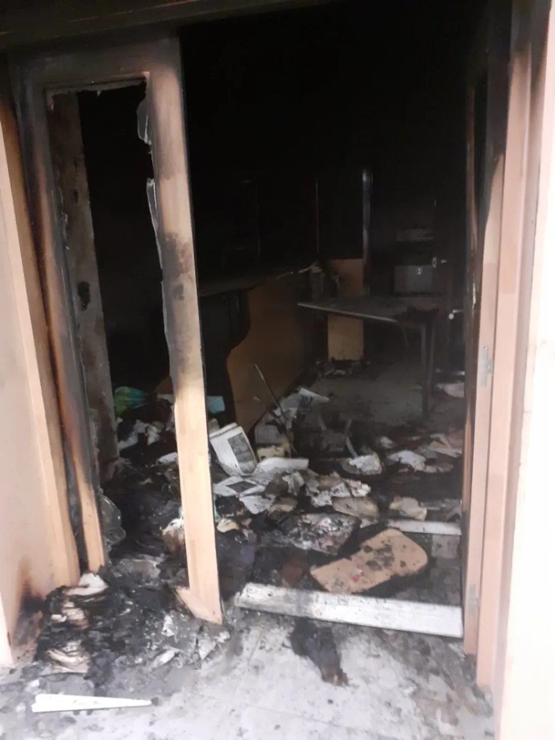 La mairie de la Ricamarie incendiée.