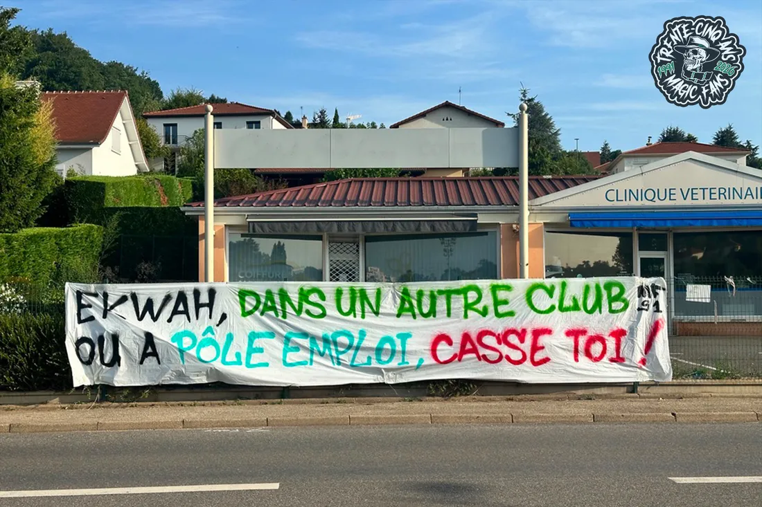Une nouvelle banderole déployée à l'encontre de Pierre Ekwah.