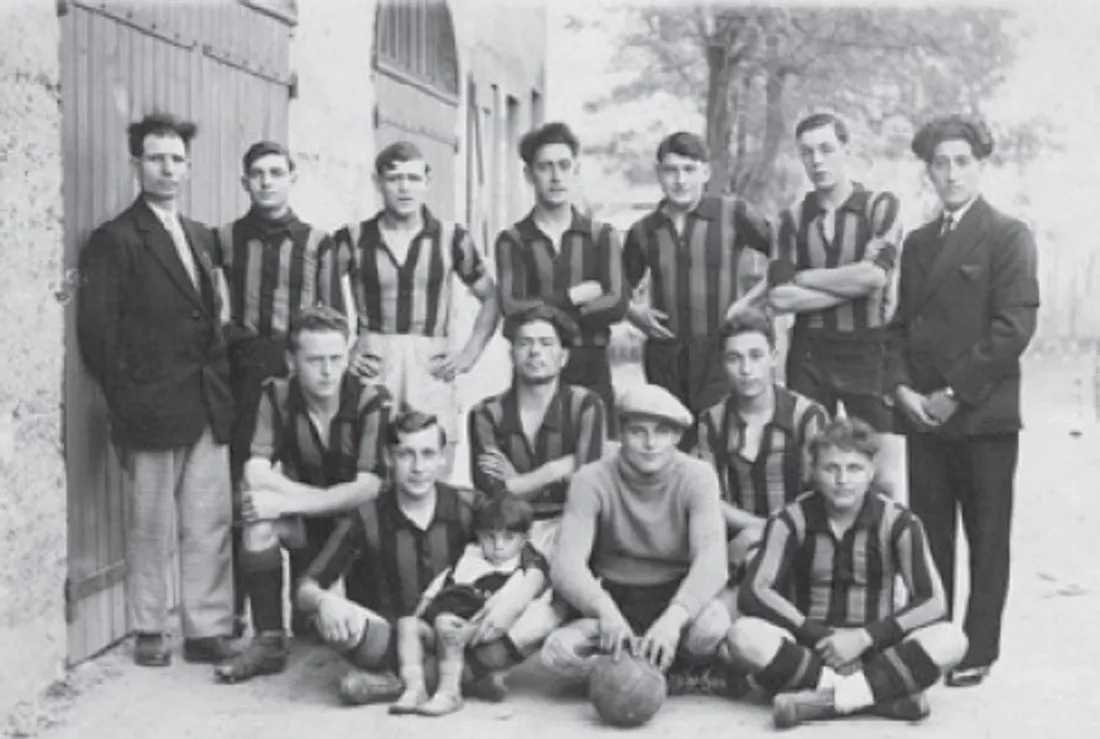 l'équipe de l'ES Veauche dans les années 30