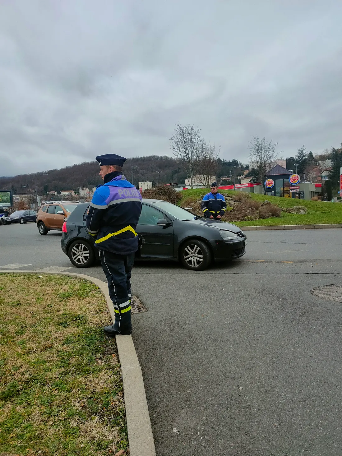 Un policier lors du contrôle routier du 6 janvier 2023 à Saint-Etienne 