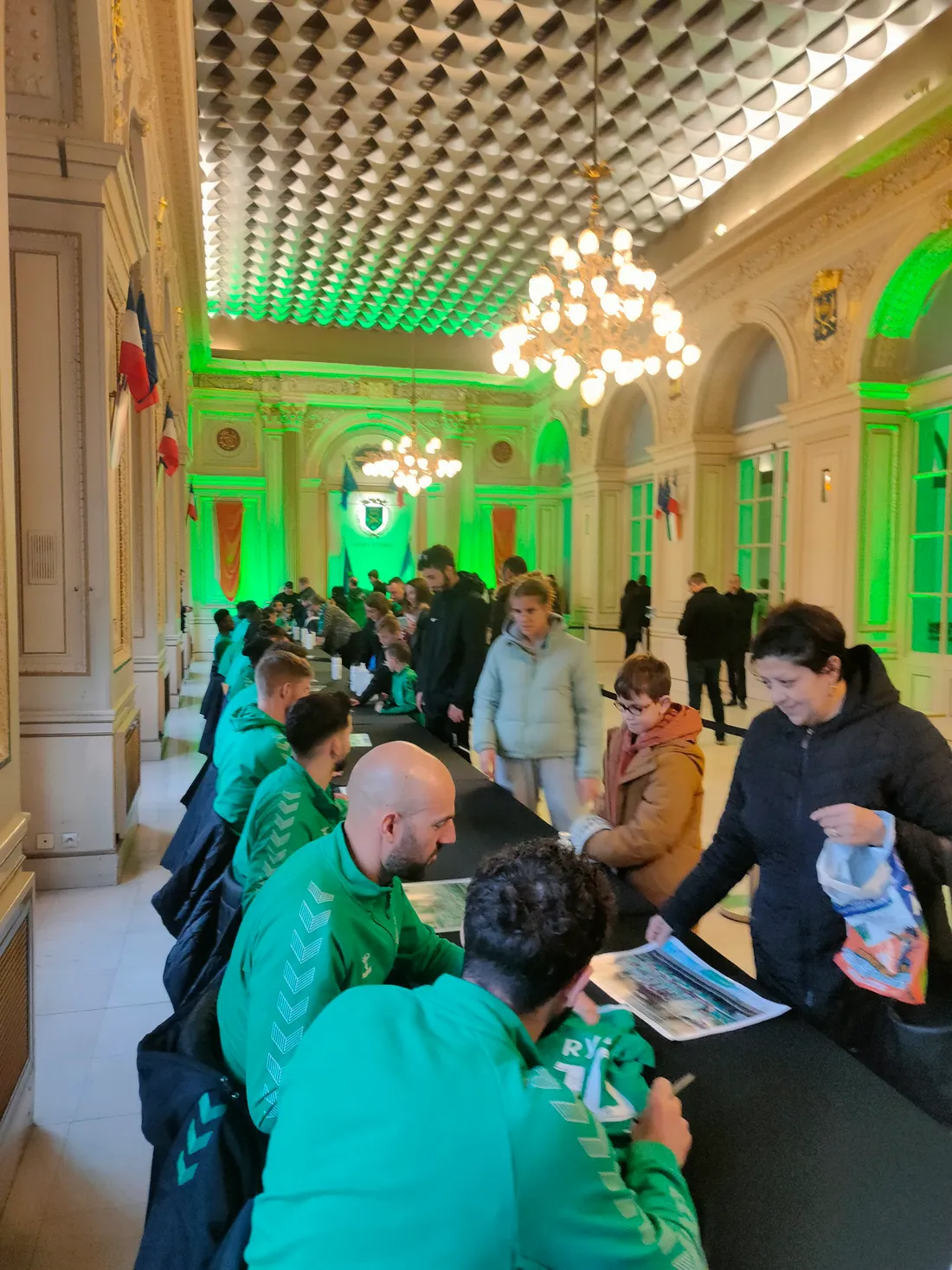 Les verts en séance de dédicace 