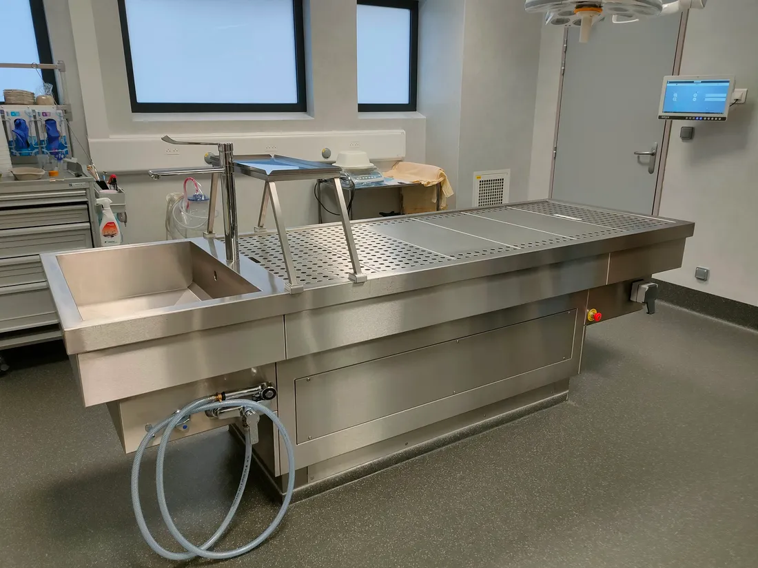 La nouvelle table d'autopsie de l'IML
