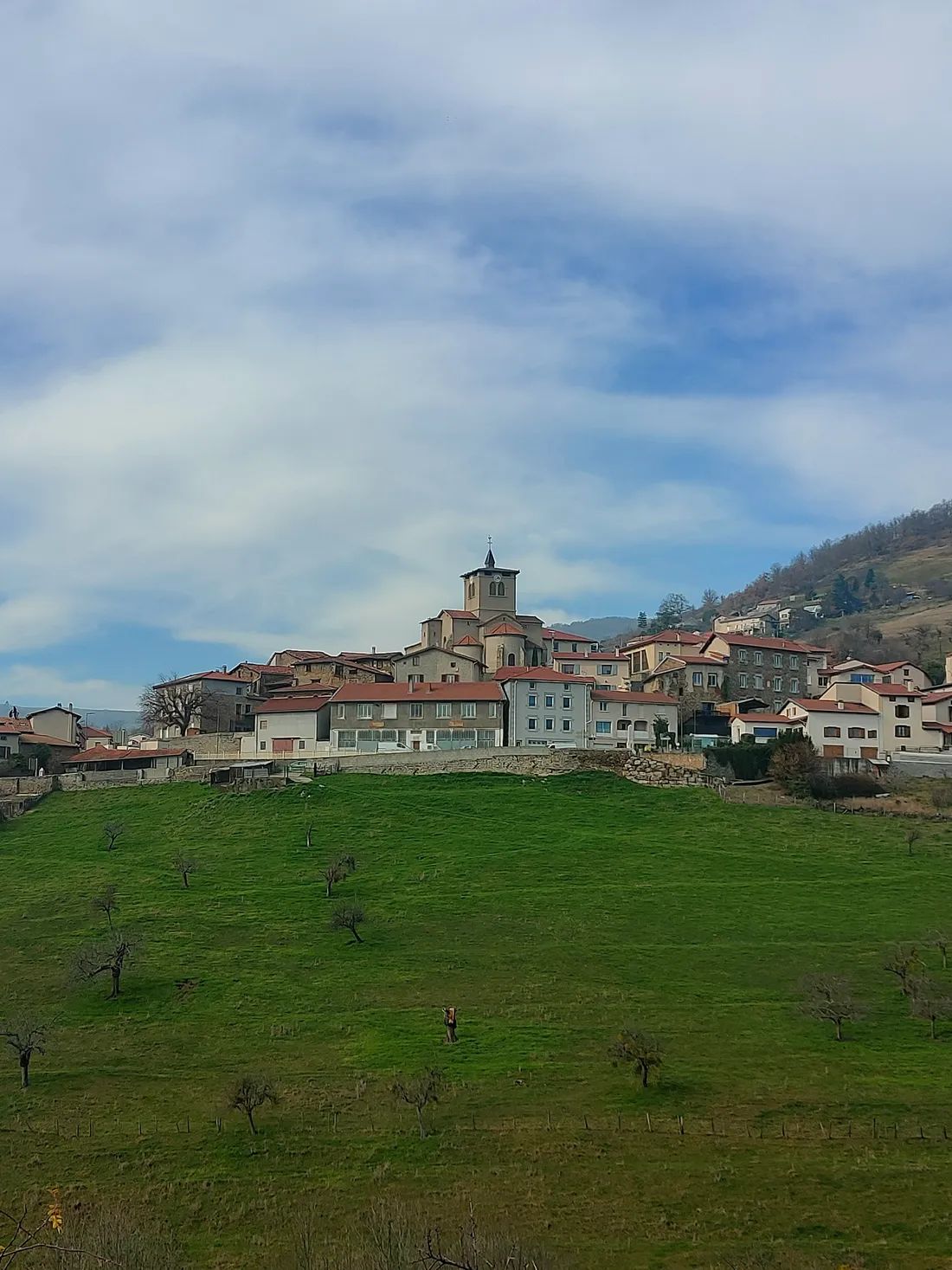 La commune de Saint-Romain-En-Jarez est totalement reconstruite en 2023, 20 ans après. 