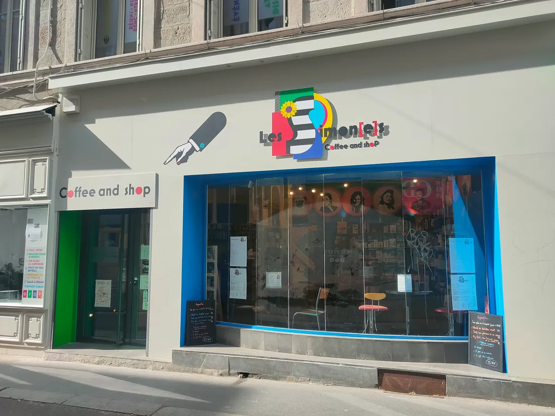 L'enseigne les simones