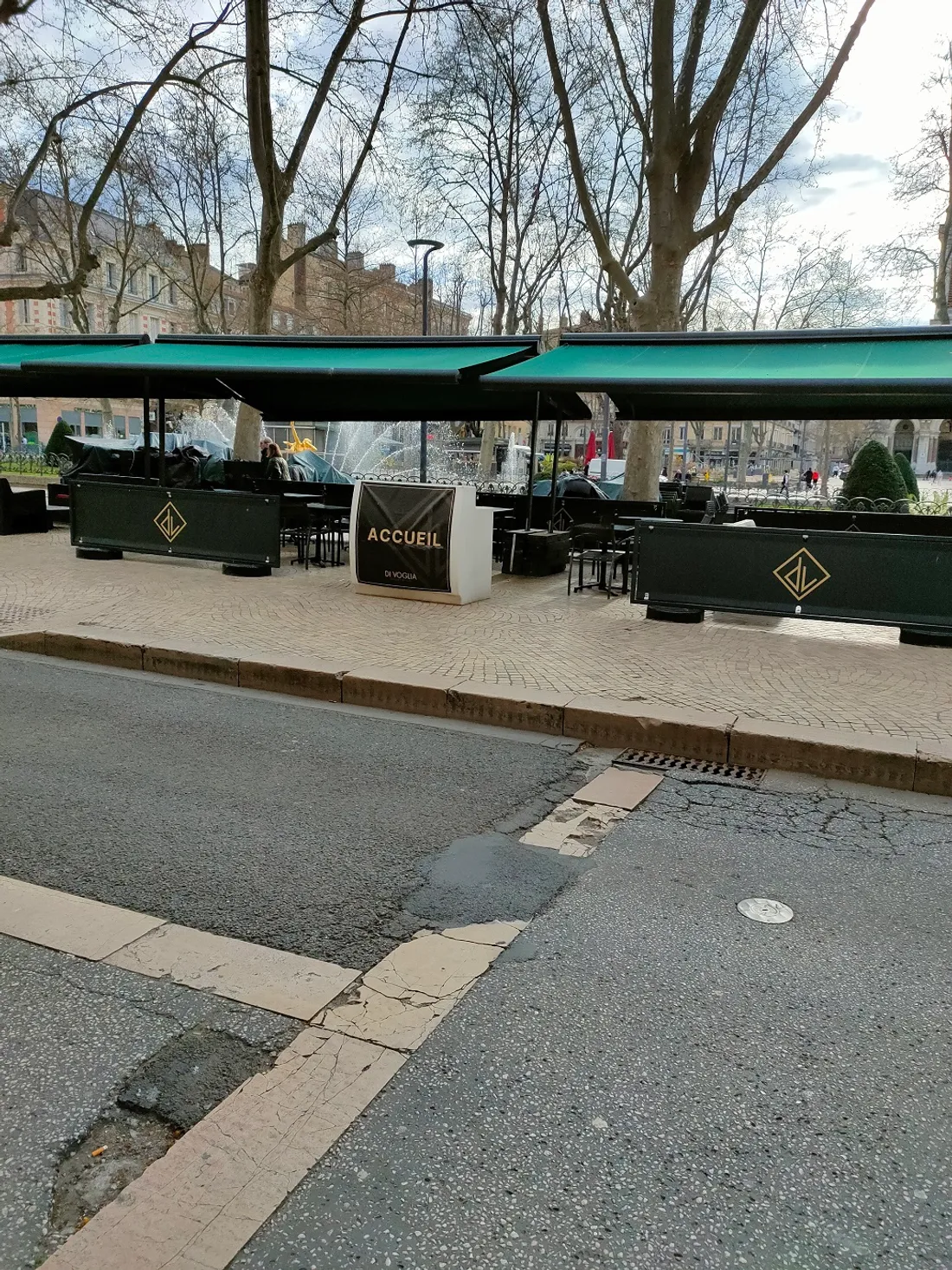 Les serveurs n'auront plus à regarder pour traverser la route 