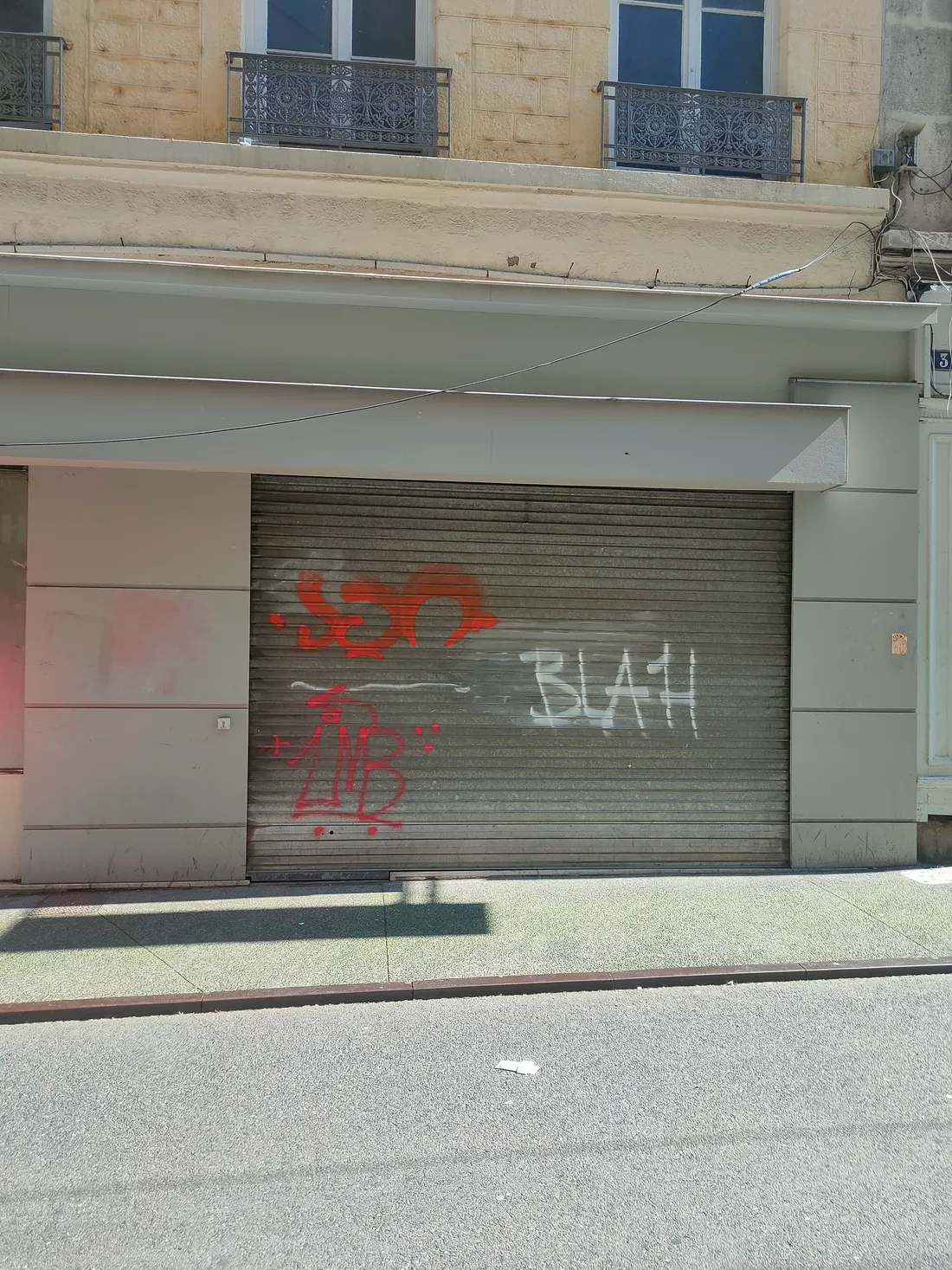 Un rez-de-chaussée vacant 