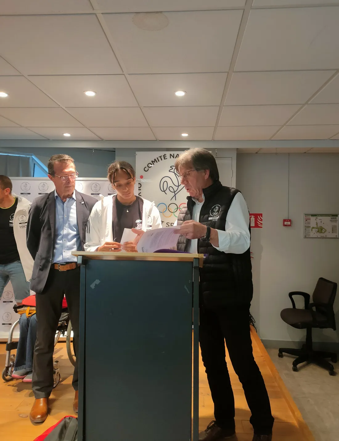 Sya Dembelé signe le contrat d'aide