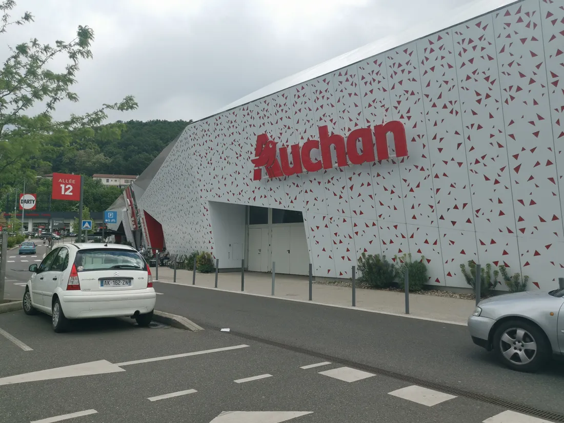Auchan Monthieu.