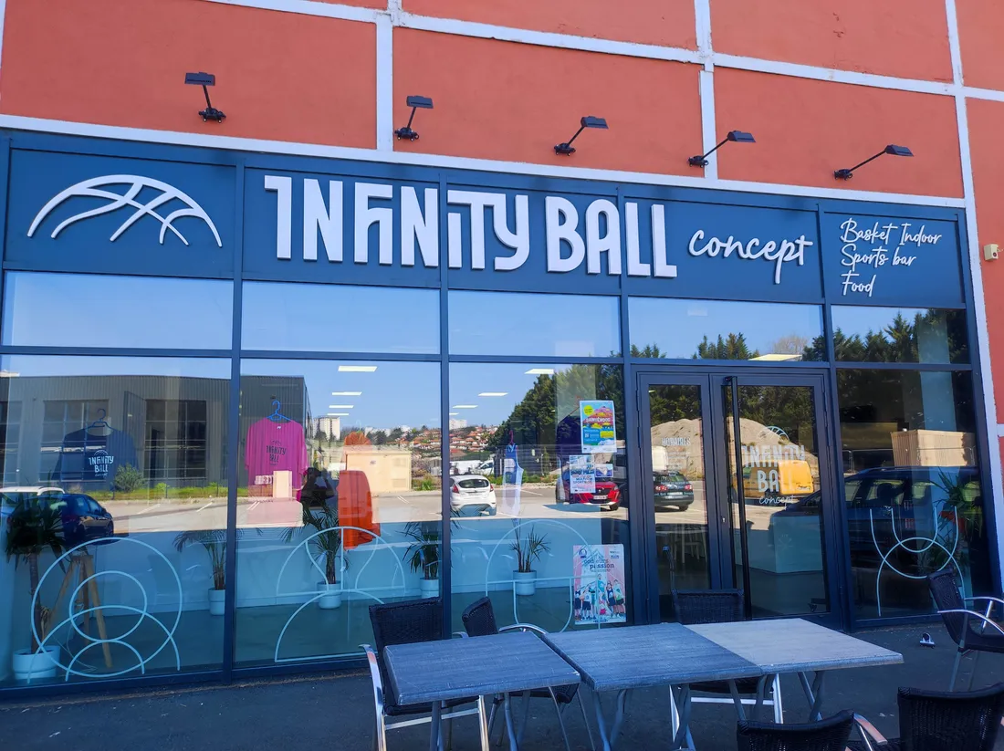 Devanture du complexe Infinity Ball