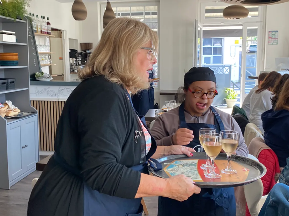 Anna serveuse au Chromosome