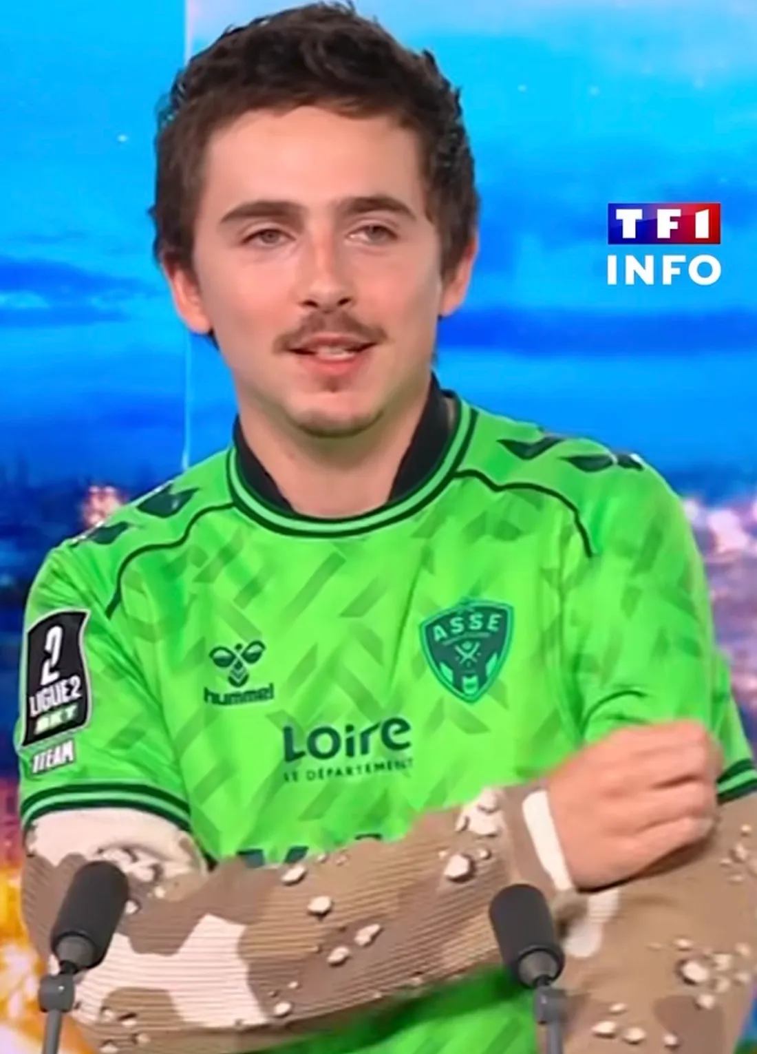 Timothée Chalamet avec le nouveau maillot des Verts.