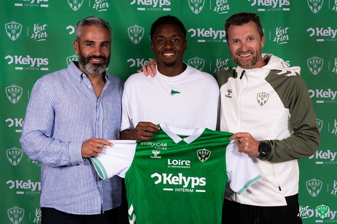 L'attaquant anglais Joshua Duffus signe chez les Verts jusqu'en 2029