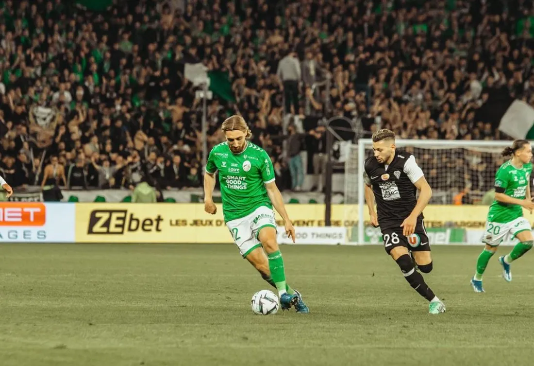 Victor Lobry résilie son contrat avec l'ASSE pour s'engager à Guingamp.
