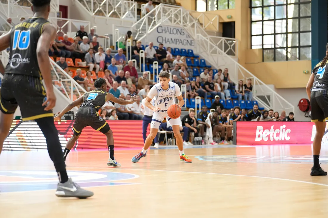 Basket : Mathis Courbon lors de Champagne Basket - Chorale