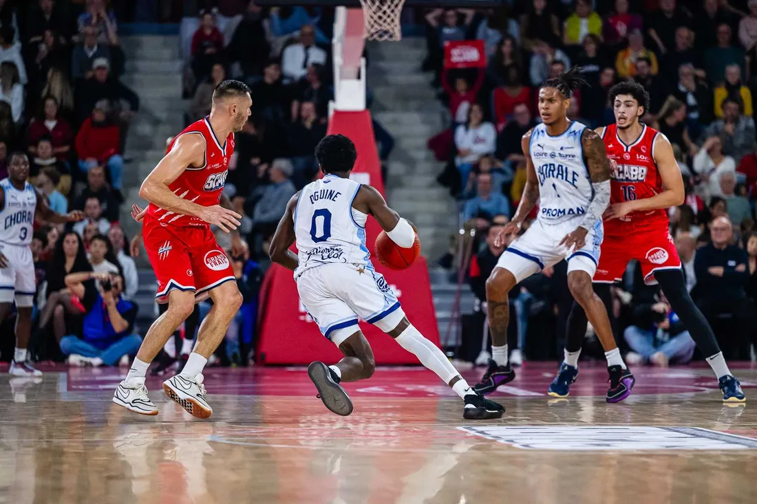 Basket : Michael Oguine sur le parquet de l'Arena