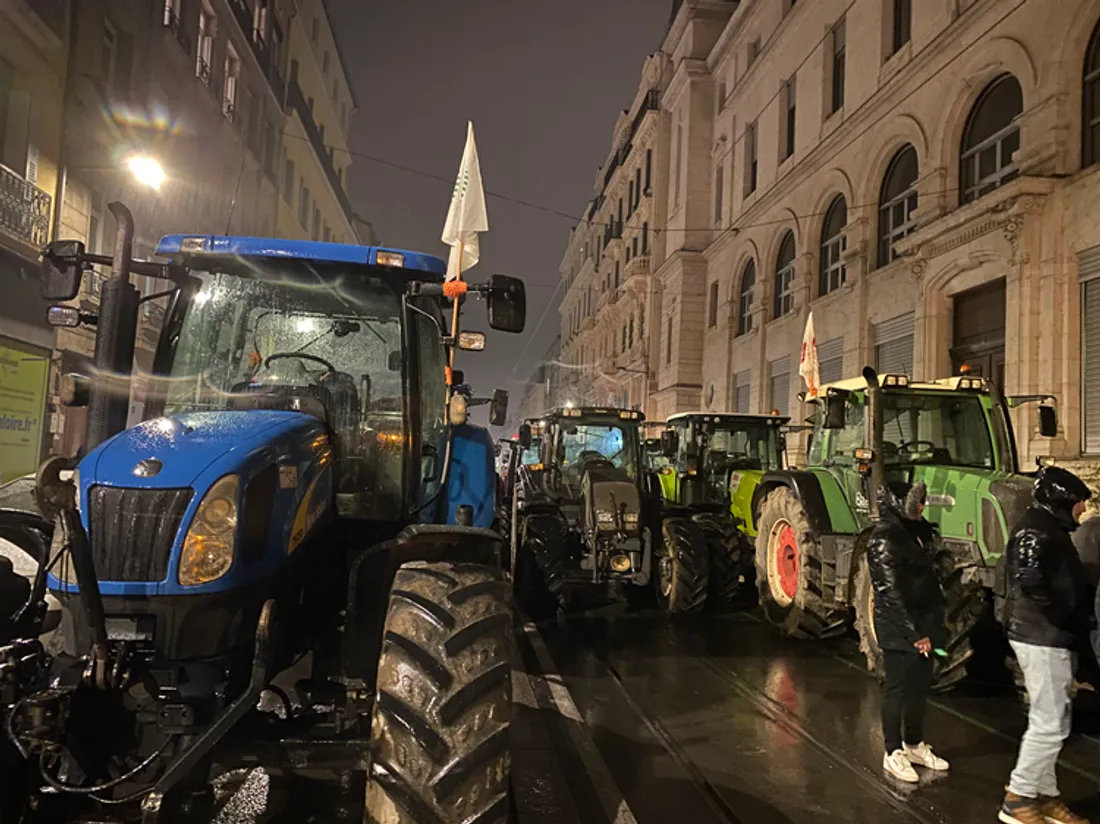 Agriculteurs manifestation devant Préfecture 